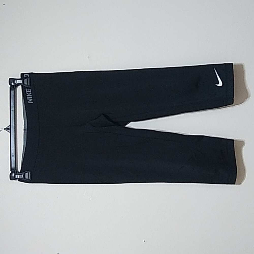 Nike Pro Dri-Fit Capri Women's Black Leggings